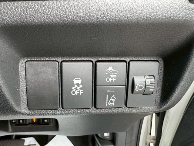 シャトル ハイブリッド　ホンダセンシング　グー鑑定書付／ナビ／バックカメラ／衝突軽減ブレーキ／ＥＴＣ／アダプティブクルーズコントロール／Ｂｌｕｅｔｏｏｔｈ／レーンアシスト／プッシュスタート／スマートキー／スペアスマートキー／オートエアコン（9枚目）