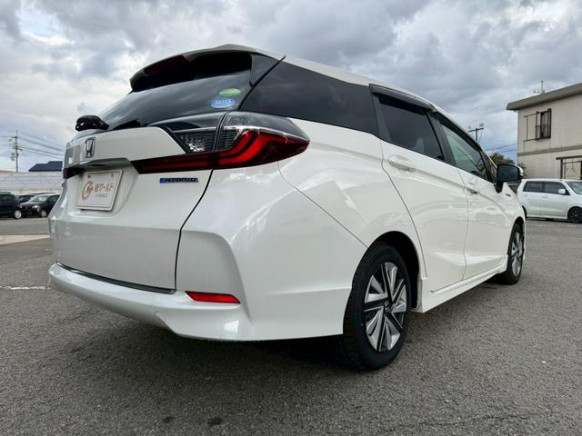 シャトル ハイブリッド　ホンダセンシング　グー鑑定書付／ナビ／バックカメラ／衝突軽減ブレーキ／ＥＴＣ／アダプティブクルーズコントロール／Ｂｌｕｅｔｏｏｔｈ／レーンアシスト／プッシュスタート／スマートキー／スペアスマートキー／オートエアコン（16枚目）