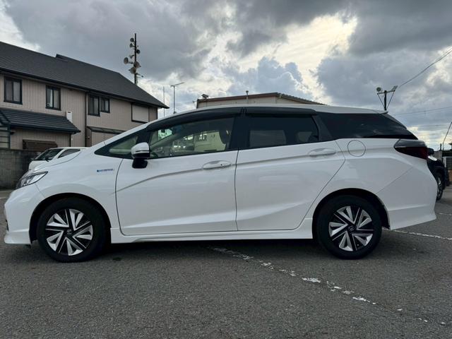 シャトル ハイブリッド　ホンダセンシング　グー鑑定書付／ナビ／バックカメラ／衝突軽減ブレーキ／ＥＴＣ／アダプティブクルーズコントロール／Ｂｌｕｅｔｏｏｔｈ／レーンアシスト／プッシュスタート／スマートキー／スペアスマートキー／オートエアコン（19枚目）