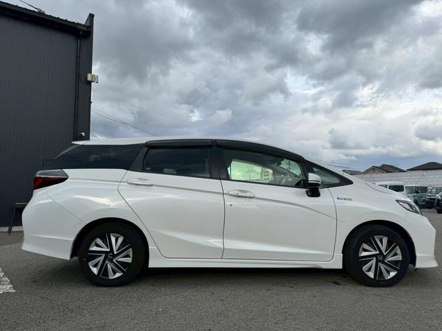 シャトル ハイブリッド　ホンダセンシング　グー鑑定書付／ナビ／バックカメラ／衝突軽減ブレーキ／ＥＴＣ／アダプティブクルーズコントロール／Ｂｌｕｅｔｏｏｔｈ／レーンアシスト／プッシュスタート／スマートキー／スペアスマートキー／オートエアコン（20枚目）