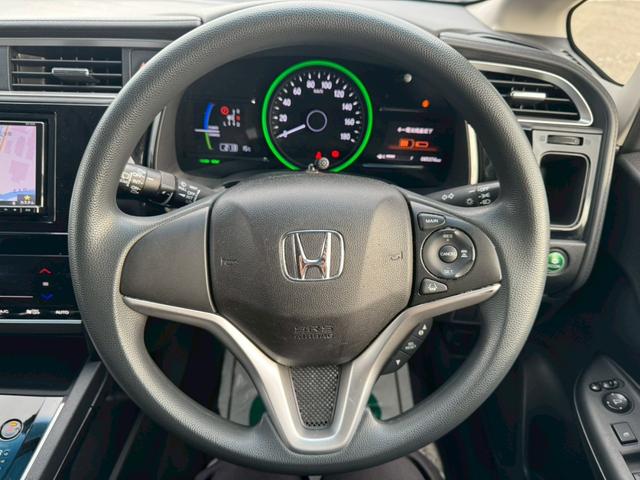 シャトル ハイブリッド　ホンダセンシング　グー鑑定書付／ナビ／バックカメラ／衝突軽減ブレーキ／ＥＴＣ／アダプティブクルーズコントロール／Ｂｌｕｅｔｏｏｔｈ／レーンアシスト／プッシュスタート／スマートキー／スペアスマートキー／オートエアコン（30枚目）