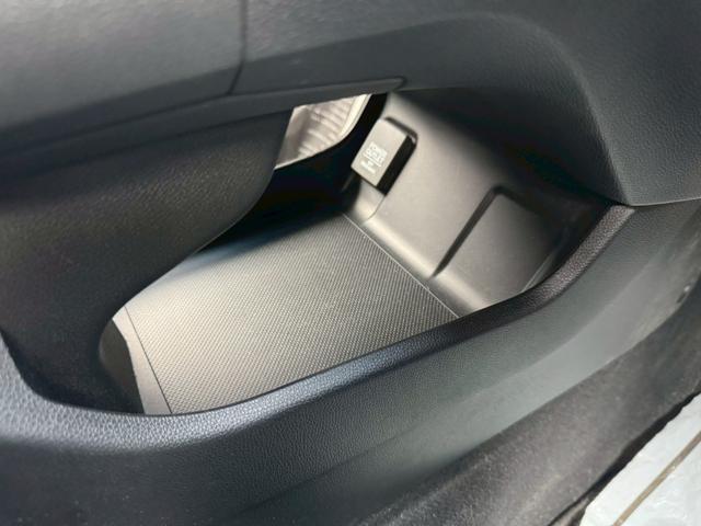 シャトル ハイブリッド　ホンダセンシング　グー鑑定書付／ナビ／バックカメラ／衝突軽減ブレーキ／ＥＴＣ／アダプティブクルーズコントロール／Ｂｌｕｅｔｏｏｔｈ／レーンアシスト／プッシュスタート／スマートキー／スペアスマートキー／オートエアコン（45枚目）