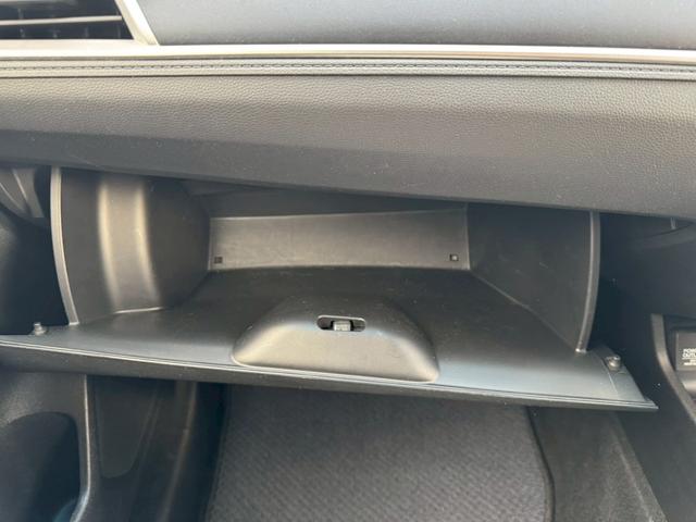 シャトル ハイブリッド　ホンダセンシング　グー鑑定書付／ナビ／バックカメラ／衝突軽減ブレーキ／ＥＴＣ／アダプティブクルーズコントロール／Ｂｌｕｅｔｏｏｔｈ／レーンアシスト／プッシュスタート／スマートキー／スペアスマートキー／オートエアコン（46枚目）