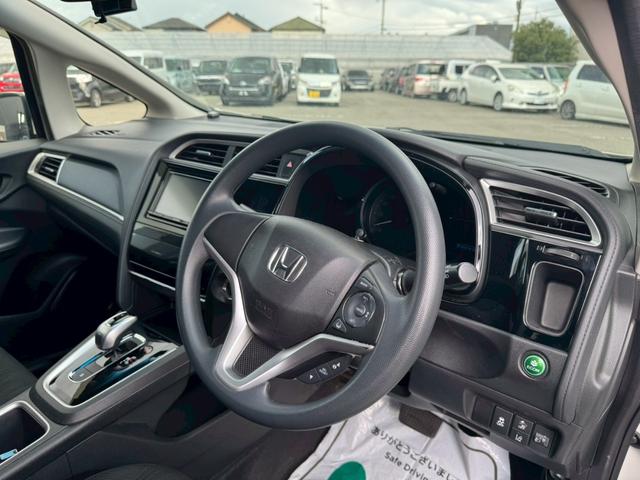 シャトル ハイブリッド　ホンダセンシング　グー鑑定書付／ナビ／バックカメラ／衝突軽減ブレーキ／ＥＴＣ／アダプティブクルーズコントロール／Ｂｌｕｅｔｏｏｔｈ／レーンアシスト／プッシュスタート／スマートキー／スペアスマートキー／オートエアコン（47枚目）