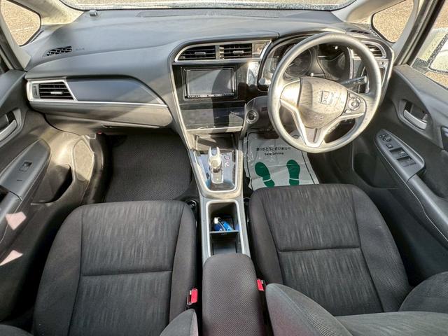 シャトル ハイブリッド　ホンダセンシング　グー鑑定書付／ナビ／バックカメラ／衝突軽減ブレーキ／ＥＴＣ／アダプティブクルーズコントロール／Ｂｌｕｅｔｏｏｔｈ／レーンアシスト／プッシュスタート／スマートキー／スペアスマートキー／オートエアコン（74枚目）