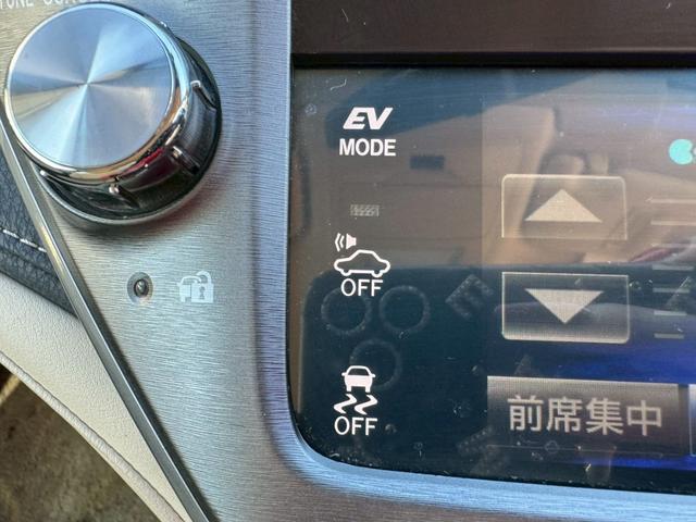 クラウンハイブリッド ロイヤルサルーンG グー鑑定書付/純正ナビ/バックカメラ/ETC車載器/クルーズコントロール/パワーシート/シートヒーター/シートエアコン/フルセグテレビ/Bluetooth/Wエアコン/ディスチャージヘッドライト(12枚目)
