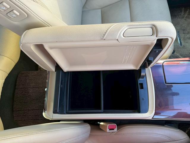 クラウンハイブリッド ロイヤルサルーンG グー鑑定書付/純正ナビ/バックカメラ/ETC車載器/クルーズコントロール/パワーシート/シートヒーター/シートエアコン/フルセグテレビ/Bluetooth/Wエアコン/ディスチャージヘッドライト(47枚目)