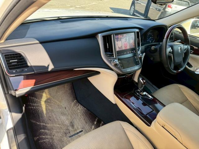 クラウンハイブリッド ロイヤルサルーンG グー鑑定書付/純正ナビ/バックカメラ/ETC車載器/クルーズコントロール/パワーシート/シートヒーター/シートエアコン/フルセグテレビ/Bluetooth/Wエアコン/ディスチャージヘッドライト(67枚目)