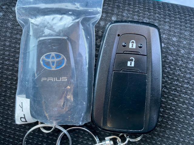 プリウス Ｓ　グー鑑定書付／ナビ／バックカメラ／衝突軽減ブレーキ／コーナーセンサー／アダプティブクルーズコントロール／Ｂｌｕｅｔｏｏｔｈ／ＥＴＣ車載器／オートマチックハイビーム／ＬＥＤヘッドライト／スペアスマートキ（12枚目）