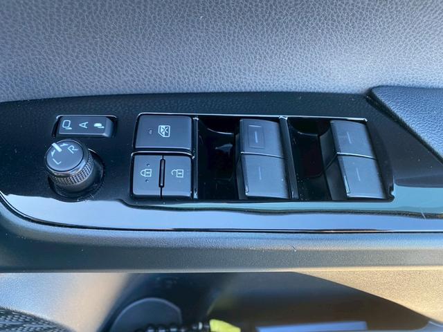 プリウス Ｓ　グー鑑定書付／ナビ／バックカメラ／衝突軽減ブレーキ／コーナーセンサー／アダプティブクルーズコントロール／Ｂｌｕｅｔｏｏｔｈ／ＥＴＣ車載器／オートマチックハイビーム／ＬＥＤヘッドライト／スペアスマートキ（27枚目）