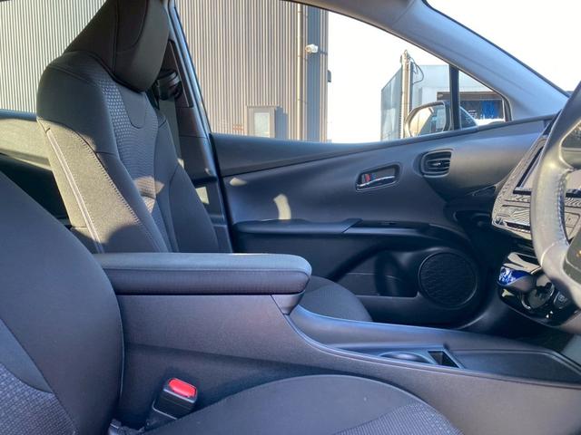 プリウス Ｓ　グー鑑定書付／ナビ／バックカメラ／衝突軽減ブレーキ／コーナーセンサー／アダプティブクルーズコントロール／Ｂｌｕｅｔｏｏｔｈ／ＥＴＣ車載器／オートマチックハイビーム／ＬＥＤヘッドライト／スペアスマートキ（49枚目）