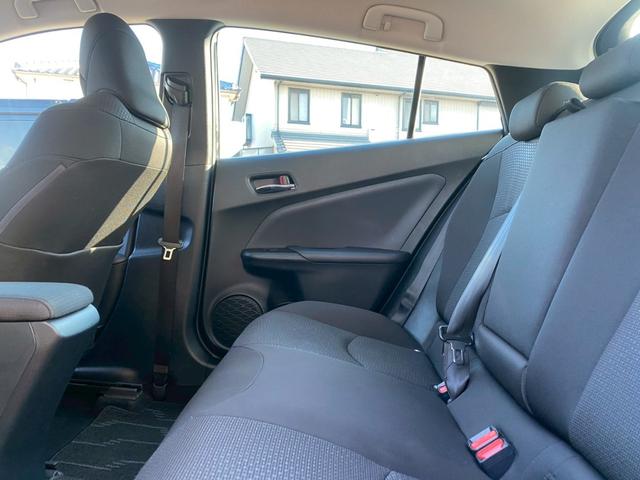 プリウス Ｓ　グー鑑定書付／ナビ／バックカメラ／衝突軽減ブレーキ／コーナーセンサー／アダプティブクルーズコントロール／Ｂｌｕｅｔｏｏｔｈ／ＥＴＣ車載器／オートマチックハイビーム／ＬＥＤヘッドライト／スペアスマートキ（64枚目）