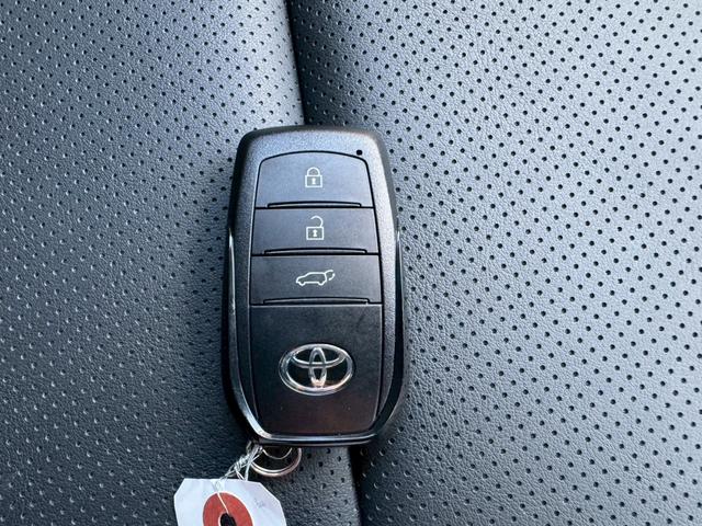 プリウス Ｚ　グー鑑定書付／ディスプレイオーディオ／ナビ／パワーシート／バックカメラ／レーダークルーズコントロール／ＥＴＣ車載器／シートヒーター／フルセグテレビ／Ｂｌｕｅｔｏｏｔｈ／プッシュスタート／スマートキー（13枚目）