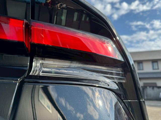 プリウス Ｚ　グー鑑定書付／ディスプレイオーディオ／ナビ／パワーシート／バックカメラ／レーダークルーズコントロール／ＥＴＣ車載器／シートヒーター／フルセグテレビ／Ｂｌｕｅｔｏｏｔｈ／プッシュスタート／スマートキー（25枚目）