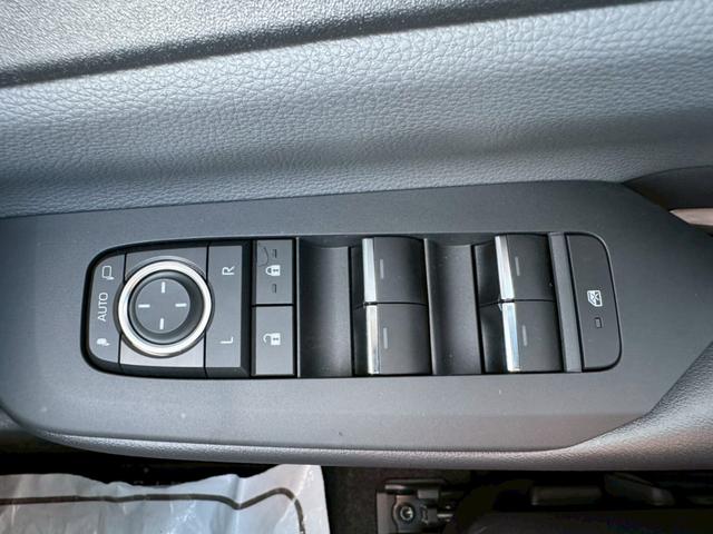 プリウス Ｚ　グー鑑定書付／ディスプレイオーディオ／ナビ／パワーシート／バックカメラ／レーダークルーズコントロール／ＥＴＣ車載器／シートヒーター／フルセグテレビ／Ｂｌｕｅｔｏｏｔｈ／プッシュスタート／スマートキー（29枚目）