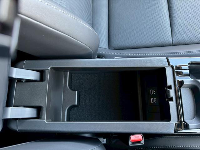 プリウス Ｚ　グー鑑定書付／ディスプレイオーディオ／ナビ／パワーシート／バックカメラ／レーダークルーズコントロール／ＥＴＣ車載器／シートヒーター／フルセグテレビ／Ｂｌｕｅｔｏｏｔｈ／プッシュスタート／スマートキー（45枚目）