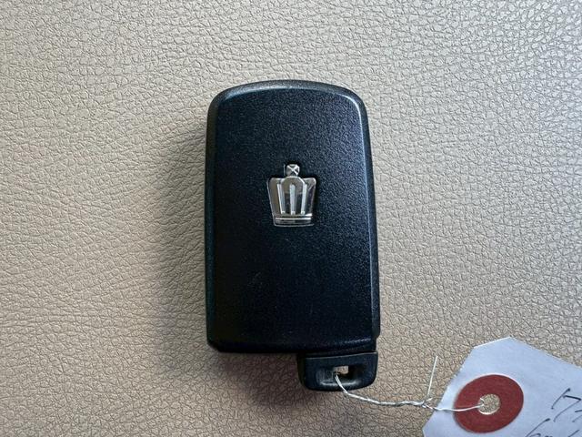 クラウンハイブリッド ロイヤル　グー認定書付／ＨＤＤナビ／バックカメラ／ＥＴＣ車載器／パワーシート／ディスチャージヘッドライト／フルセグテレビ／Ｂｌｕｅｔｏｏｔｈ／プッシュスタート／スマートキー／純正１６インチホイール（13枚目）