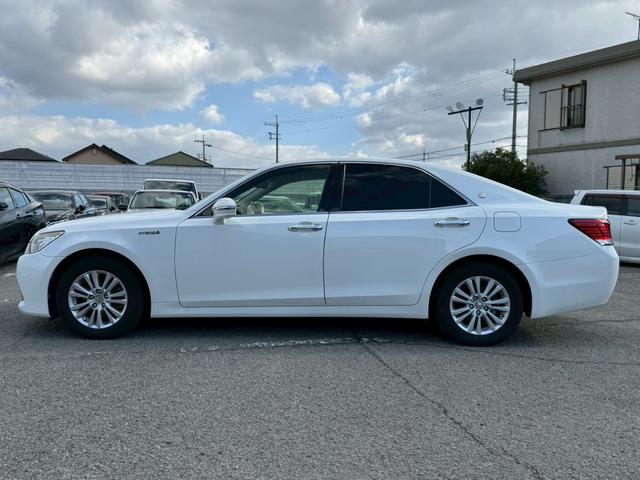 クラウンハイブリッド ロイヤル　グー認定書付／ＨＤＤナビ／バックカメラ／ＥＴＣ車載器／パワーシート／ディスチャージヘッドライト／フルセグテレビ／Ｂｌｕｅｔｏｏｔｈ／プッシュスタート／スマートキー／純正１６インチホイール（19枚目）