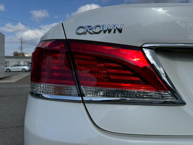 クラウンハイブリッド ロイヤル　グー認定書付／ＨＤＤナビ／バックカメラ／ＥＴＣ車載器／パワーシート／ディスチャージヘッドライト／フルセグテレビ／Ｂｌｕｅｔｏｏｔｈ／プッシュスタート／スマートキー／純正１６インチホイール（25枚目）