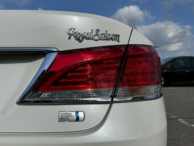 クラウンハイブリッド ロイヤル　グー認定書付／ＨＤＤナビ／バックカメラ／ＥＴＣ車載器／パワーシート／ディスチャージヘッドライト／フルセグテレビ／Ｂｌｕｅｔｏｏｔｈ／プッシュスタート／スマートキー／純正１６インチホイール（26枚目）