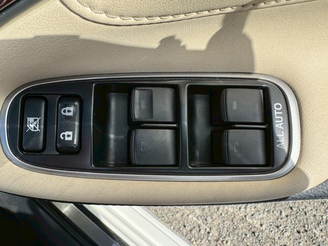 クラウンハイブリッド ロイヤル　グー認定書付／ＨＤＤナビ／バックカメラ／ＥＴＣ車載器／パワーシート／ディスチャージヘッドライト／フルセグテレビ／Ｂｌｕｅｔｏｏｔｈ／プッシュスタート／スマートキー／純正１６インチホイール（30枚目）