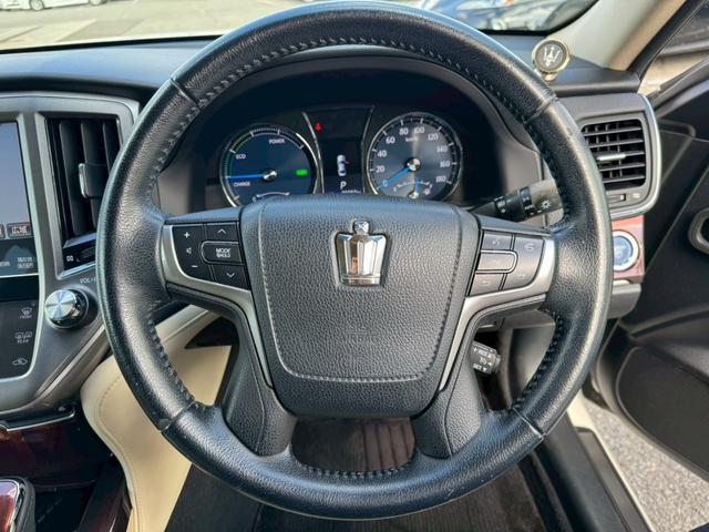 クラウンハイブリッド ロイヤル　グー認定書付／ＨＤＤナビ／バックカメラ／ＥＴＣ車載器／パワーシート／ディスチャージヘッドライト／フルセグテレビ／Ｂｌｕｅｔｏｏｔｈ／プッシュスタート／スマートキー／純正１６インチホイール（32枚目）