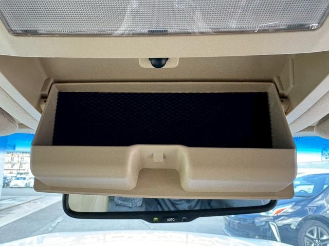 クラウンハイブリッド ロイヤル　グー認定書付／ＨＤＤナビ／バックカメラ／ＥＴＣ車載器／パワーシート／ディスチャージヘッドライト／フルセグテレビ／Ｂｌｕｅｔｏｏｔｈ／プッシュスタート／スマートキー／純正１６インチホイール（39枚目）