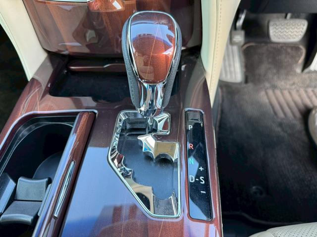 クラウンハイブリッド ロイヤル　グー認定書付／ＨＤＤナビ／バックカメラ／ＥＴＣ車載器／パワーシート／ディスチャージヘッドライト／フルセグテレビ／Ｂｌｕｅｔｏｏｔｈ／プッシュスタート／スマートキー／純正１６インチホイール（41枚目）