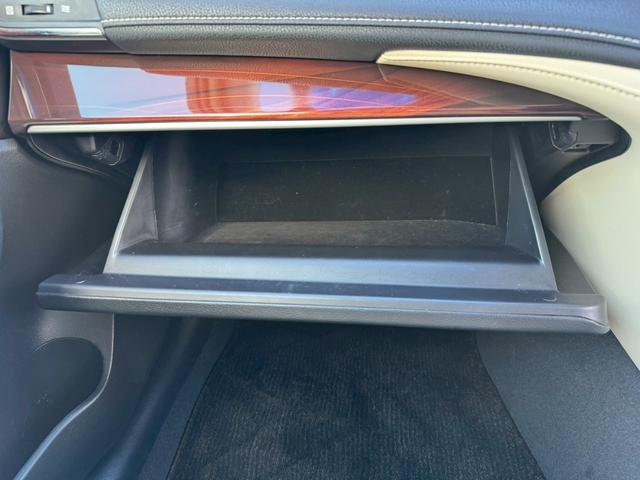 クラウンハイブリッド ロイヤル　グー認定書付／ＨＤＤナビ／バックカメラ／ＥＴＣ車載器／パワーシート／ディスチャージヘッドライト／フルセグテレビ／Ｂｌｕｅｔｏｏｔｈ／プッシュスタート／スマートキー／純正１６インチホイール（43枚目）