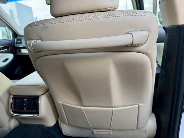 クラウンハイブリッド ロイヤル　グー認定書付／ＨＤＤナビ／バックカメラ／ＥＴＣ車載器／パワーシート／ディスチャージヘッドライト／フルセグテレビ／Ｂｌｕｅｔｏｏｔｈ／プッシュスタート／スマートキー／純正１６インチホイール（50枚目）