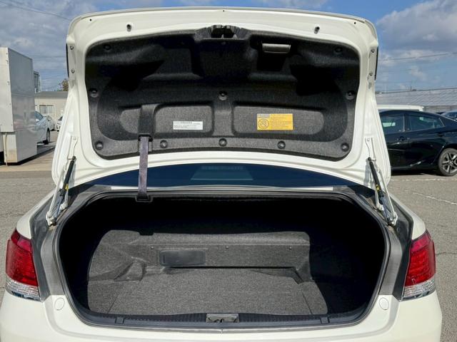 クラウンハイブリッド ロイヤル　グー認定書付／ＨＤＤナビ／バックカメラ／ＥＴＣ車載器／パワーシート／ディスチャージヘッドライト／フルセグテレビ／Ｂｌｕｅｔｏｏｔｈ／プッシュスタート／スマートキー／純正１６インチホイール（55枚目）