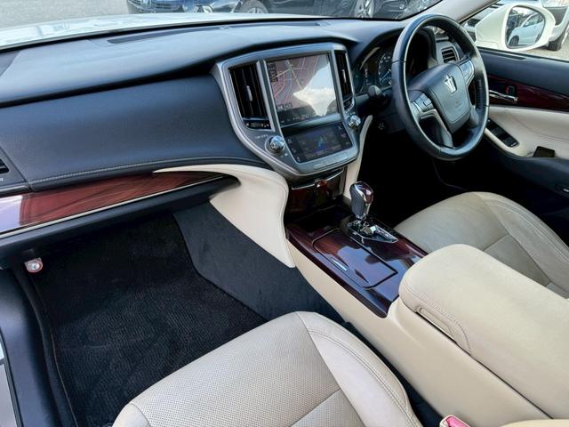 クラウンハイブリッド ロイヤル　グー認定書付／ＨＤＤナビ／バックカメラ／ＥＴＣ車載器／パワーシート／ディスチャージヘッドライト／フルセグテレビ／Ｂｌｕｅｔｏｏｔｈ／プッシュスタート／スマートキー／純正１６インチホイール（62枚目）