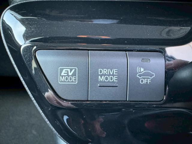 プリウス S グー認定書付/ナビ/バックカメラ/衝突軽減ブレーキ/ETC車載器/クルーズコントロール/プッシュスタート/Bluetooth/スペアスマートキー/LEDヘッドライト/オートマチックハイビーム(12枚目)