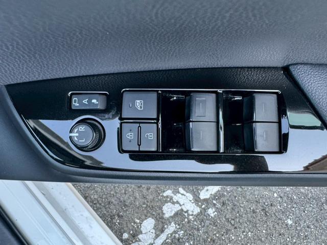 プリウス S グー認定書付/ナビ/バックカメラ/衝突軽減ブレーキ/ETC車載器/クルーズコントロール/プッシュスタート/Bluetooth/スペアスマートキー/LEDヘッドライト/オートマチックハイビーム(27枚目)