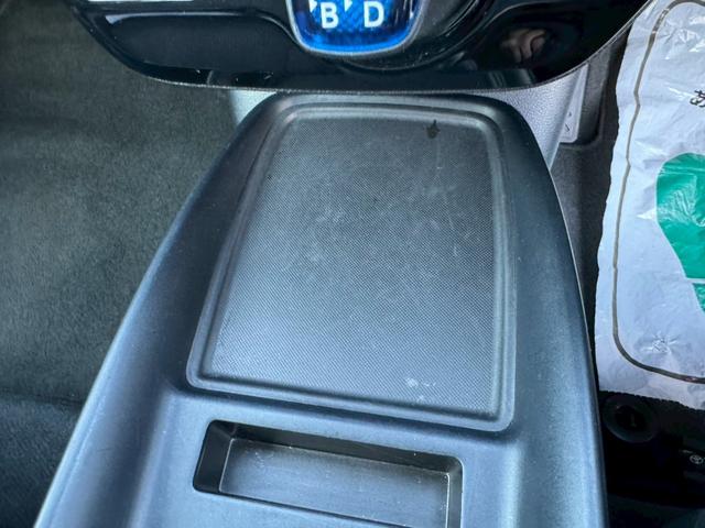 プリウス S グー認定書付/ナビ/バックカメラ/衝突軽減ブレーキ/ETC車載器/クルーズコントロール/プッシュスタート/Bluetooth/スペアスマートキー/LEDヘッドライト/オートマチックハイビーム(42枚目)