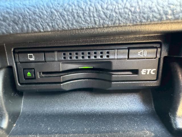 クラウンハイブリッド アスリートS グー鑑定書付/純正ナビ/バックカメラ/衝突軽減ブレーキ/レーダークルーズコントロール/ETC車載器/フルセグテレビ/Bluetooth/シートヒーター/シートエアコン/プッシュスタート/スマートキー(12枚目)