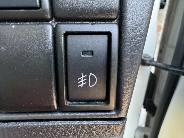 ワゴンRスティングレー リミテッドII グー鑑定書付/オーディオ/ラジオ/シートヒーター/プッシュスタート/スマートキー/ディスチャージヘッドライト/純正15インチアルミホイール/オートライト/オートエアコン/フルフラットシート(6枚目)