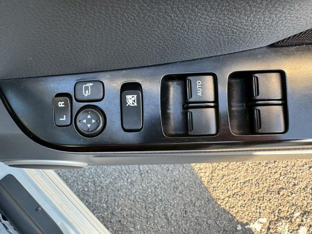 ワゴンRスティングレー リミテッドII グー鑑定書付/オーディオ/ラジオ/シートヒーター/プッシュスタート/スマートキー/ディスチャージヘッドライト/純正15インチアルミホイール/オートライト/オートエアコン/フルフラットシート(25枚目)