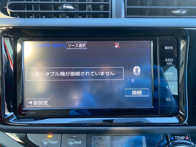 アクア Ｓ　グー鑑定書付／純正ナビ／バックカメラ／ＥＴＣ車載器／シートヒーター／フルセグテレビ／Ｂｌｕｅｔｏｏｔｈ／プッシュスタート／スマートキー／ステアリングリモコン／ＣＤ／ＤＶＤ／ラジオ／オートライト（6枚目）