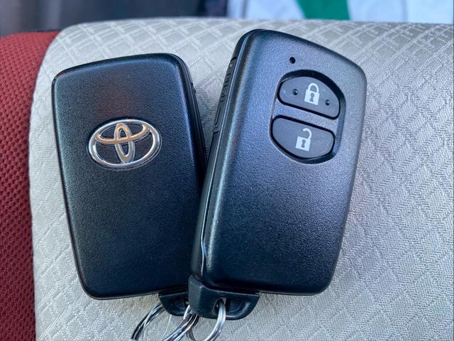 アクア Ｓ　グー鑑定書付／純正ナビ／バックカメラ／ＥＴＣ車載器／シートヒーター／フルセグテレビ／Ｂｌｕｅｔｏｏｔｈ／プッシュスタート／スマートキー／ステアリングリモコン／ＣＤ／ＤＶＤ／ラジオ／オートライト（14枚目）