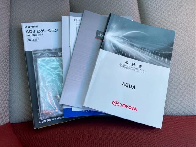 アクア Ｓ　グー鑑定書付／純正ナビ／バックカメラ／ＥＴＣ車載器／シートヒーター／フルセグテレビ／Ｂｌｕｅｔｏｏｔｈ／プッシュスタート／スマートキー／ステアリングリモコン／ＣＤ／ＤＶＤ／ラジオ／オートライト（15枚目）