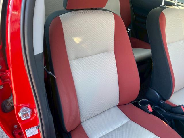 アクア Ｓ　グー鑑定書付／純正ナビ／バックカメラ／ＥＴＣ車載器／シートヒーター／フルセグテレビ／Ｂｌｕｅｔｏｏｔｈ／プッシュスタート／スマートキー／ステアリングリモコン／ＣＤ／ＤＶＤ／ラジオ／オートライト（49枚目）