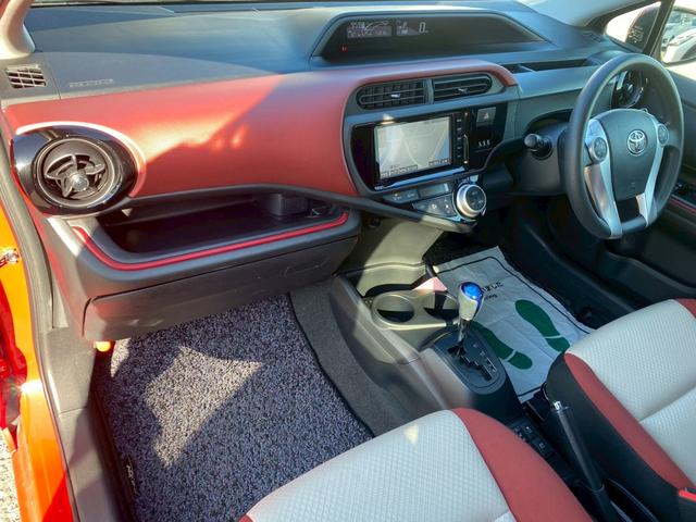 アクア Ｓ　グー鑑定書付／純正ナビ／バックカメラ／ＥＴＣ車載器／シートヒーター／フルセグテレビ／Ｂｌｕｅｔｏｏｔｈ／プッシュスタート／スマートキー／ステアリングリモコン／ＣＤ／ＤＶＤ／ラジオ／オートライト（67枚目）