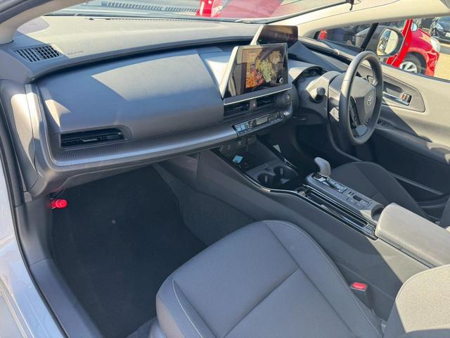 プリウス Ｇ　グー認定証書付／純正ナビ／バックカメラ／衝突軽減ブレーキ／ＥＴＣ／ブラインドスポットモニター／クルーズコントロール／シートヒーター／Ｂｌｕｅｔｏｏｔｈ／テレビ／スマートキー／純正１９インチホイール（67枚目）