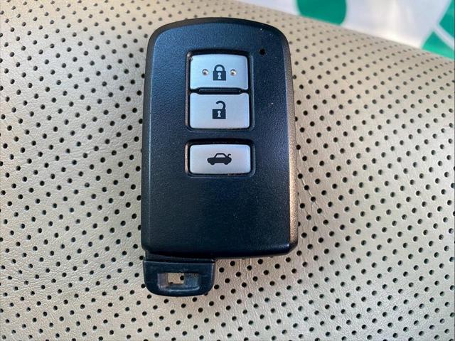 クラウンハイブリッド ロイヤルサルーン　グー鑑定書付／バックカメラ／ＥＴＣ車載器／クリアランスソナー／レーダークルーズコントロール／パワーシート／シートヒーター／シートエアコン／プッシュスタート／スマートキー／純正１６インチアルミホイール（12枚目）