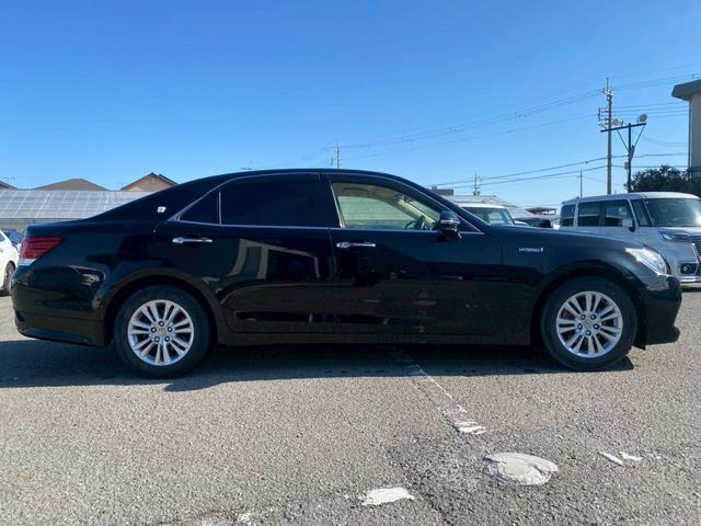 クラウンハイブリッド ロイヤルサルーン　グー鑑定書付／バックカメラ／ＥＴＣ車載器／クリアランスソナー／レーダークルーズコントロール／パワーシート／シートヒーター／シートエアコン／プッシュスタート／スマートキー／純正１６インチアルミホイール（19枚目）