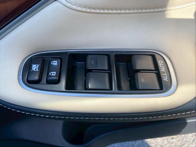 クラウンハイブリッド ロイヤルサルーン　グー鑑定書付／バックカメラ／ＥＴＣ車載器／クリアランスソナー／レーダークルーズコントロール／パワーシート／シートヒーター／シートエアコン／プッシュスタート／スマートキー／純正１６インチアルミホイール（29枚目）