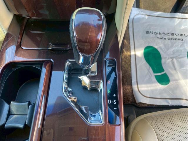 クラウンハイブリッド ロイヤルサルーン　グー鑑定書付／バックカメラ／ＥＴＣ車載器／クリアランスソナー／レーダークルーズコントロール／パワーシート／シートヒーター／シートエアコン／プッシュスタート／スマートキー／純正１６インチアルミホイール（37枚目）