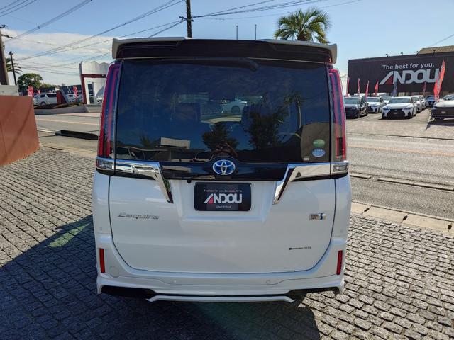 エスクァイア ハイブリッドＧｉ　プレミアムパッケージ　モデリスタエアロ・純正１０インチナビ・フリップダウンモニター・パワーバックドア・ハーフレザーシート・シートヒーター・両側オートスライドドア・プリクラッシュセーフティ・ＬＤＡ・オートクルーズ（8枚目）