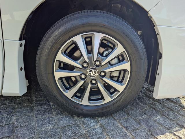 エスクァイア ハイブリッドＧｉ　プレミアムパッケージ　モデリスタエアロ・純正１０インチナビ・フリップダウンモニター・パワーバックドア・ハーフレザーシート・シートヒーター・両側オートスライドドア・プリクラッシュセーフティ・ＬＤＡ・オートクルーズ（9枚目）